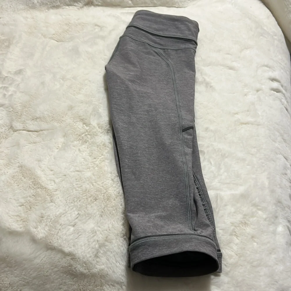 Lululemon Athletica Leggings Gray Chase Me Cropped Size 4